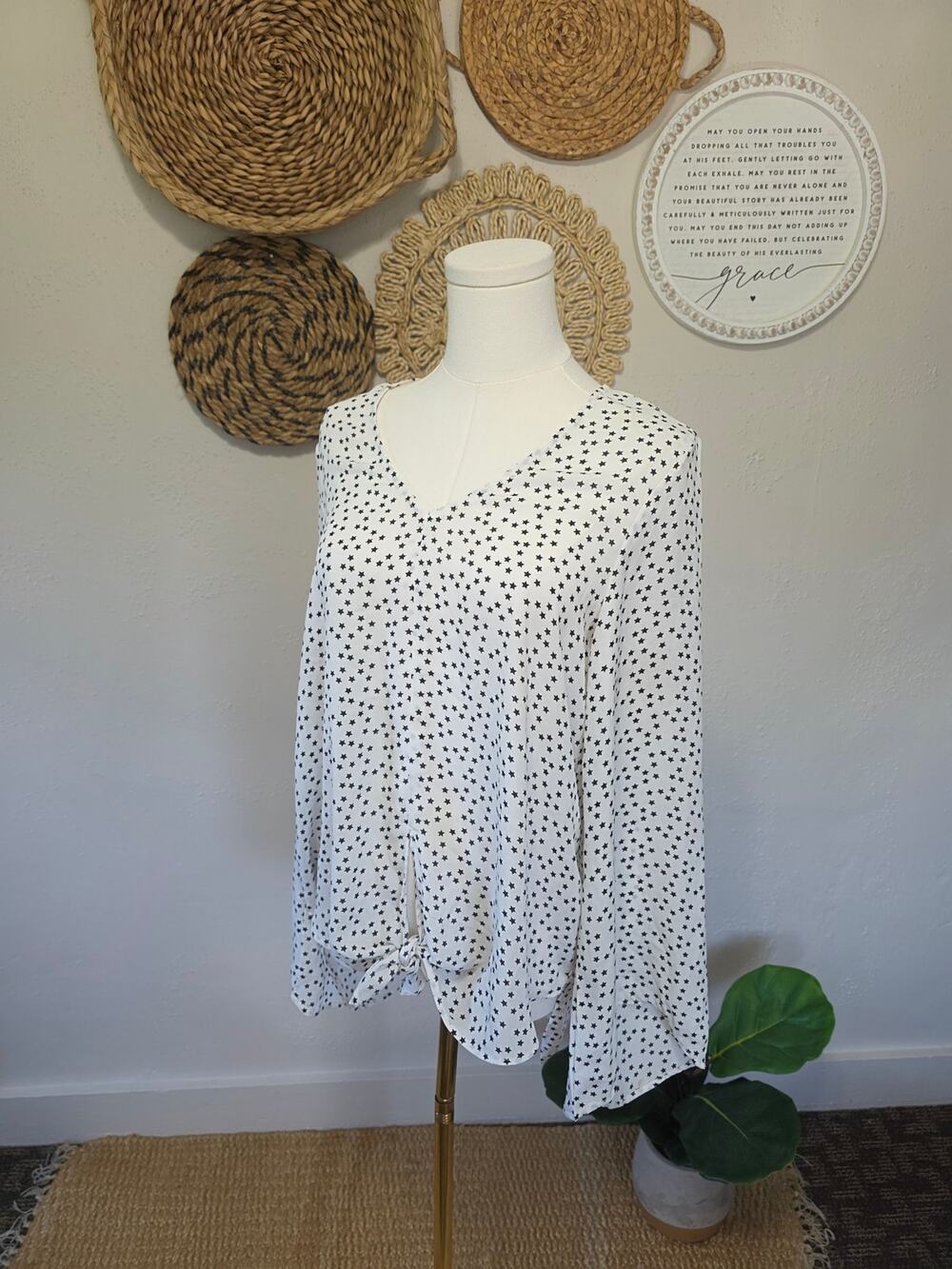 Karen Kane Stars on White Background Airy Lightweight Oversized Blouse Womens S